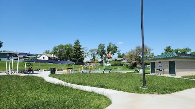 Looking Glass Splashpad - Image 2