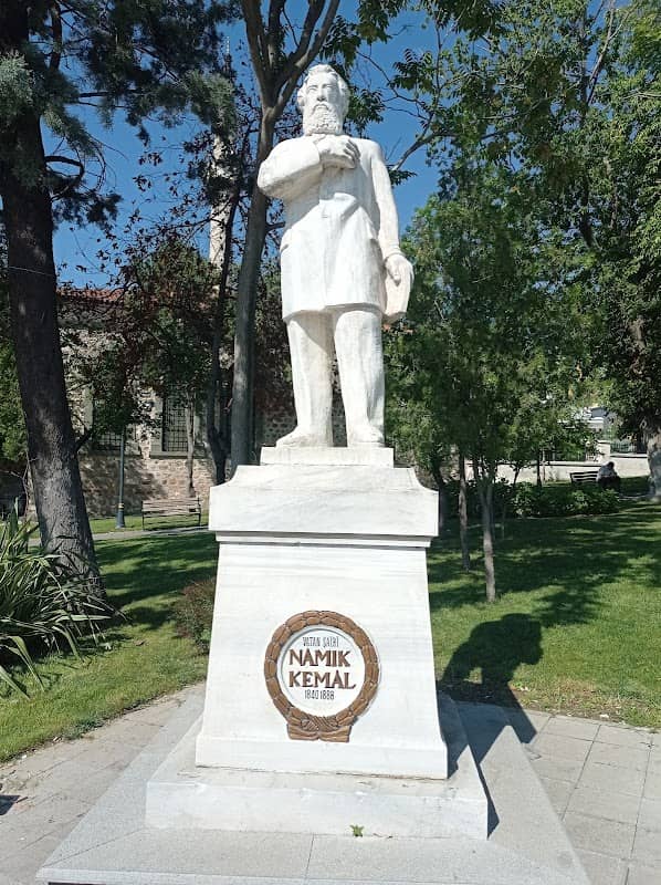 Namık Kemal Heykeli - Image 1
