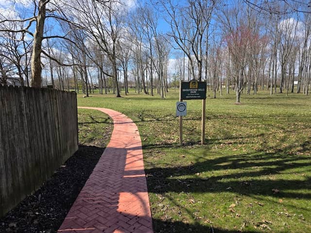 Englewood Hills South Park - Image 1