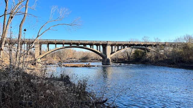 Old Redings Mill Bridge - Image 1