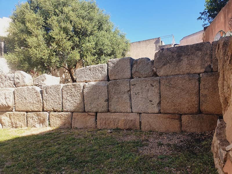 Rovine delle mura puniche - Image 1