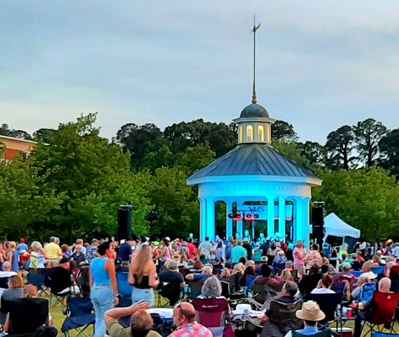Port Warwick Styron Square Pavilion & Park - Image 1