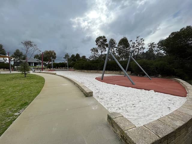 Huntington Park - Image 2