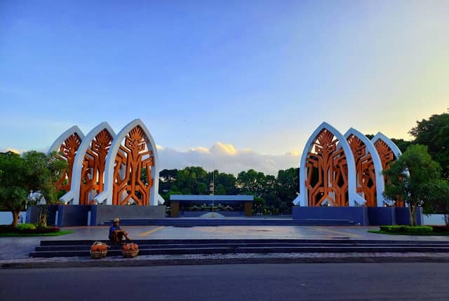 Gerbang Taman Sangkareang - Image 1