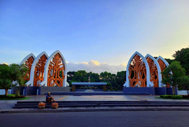 Gerbang Taman Sangkareang - Image 1