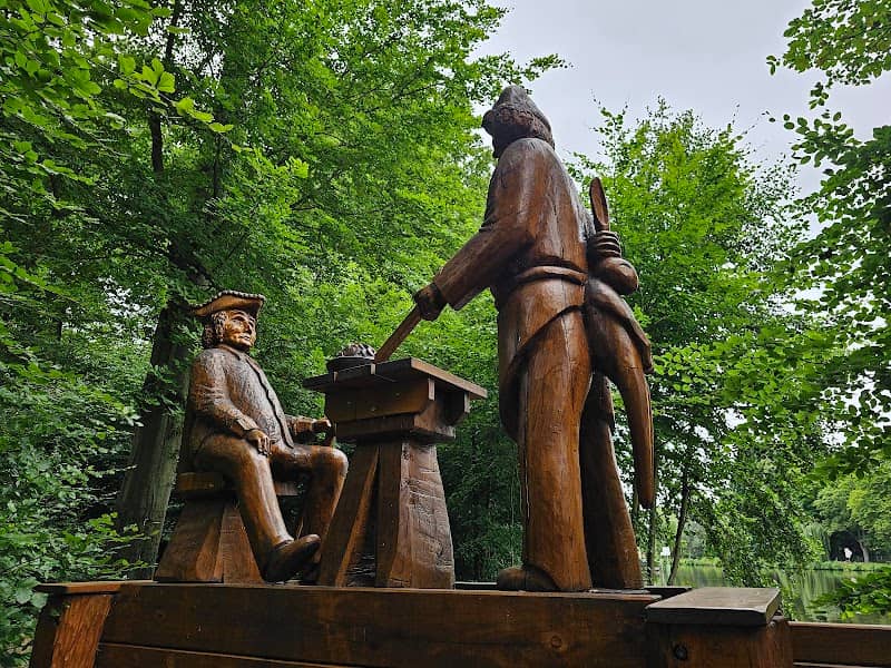 Königs Wusterhausen Tiergartenskulpturen - Image 1