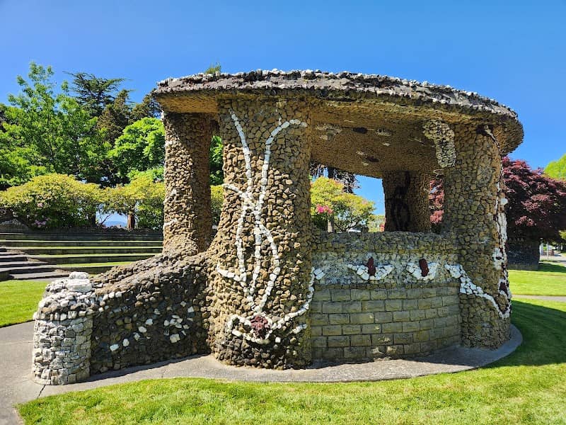 Causland Memorial Park - Image 1