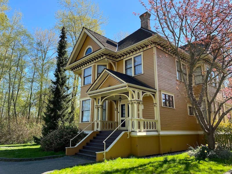 Burrvilla Heritage Home - Image 1
