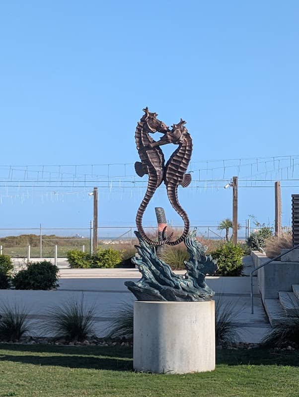 Seahorses sculpture - Image 2