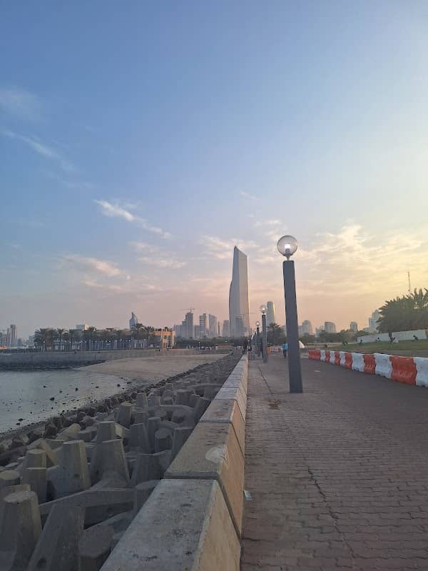 Sea side walk - Image 1