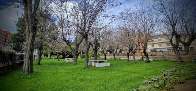 Escuelas. Park - Image 1