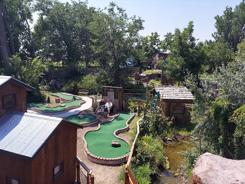 Crystal Cave and Falls Adventure Mini Golf - Image 1