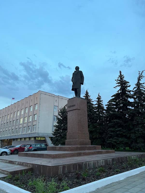 Lenin monument - Image 1