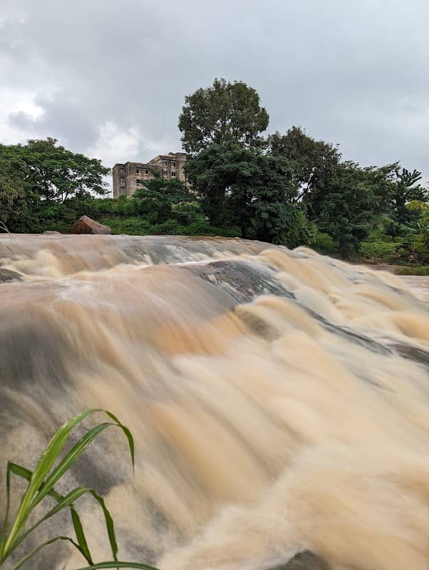 Par Excellence Waterfall & Park - Image 1