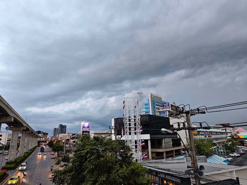จุดถ่ายรูปบนสะพานลอย (เทคนิคมีนบุรี) - Image 1