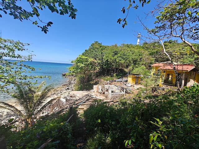 Shipwreck Beach Trailhead - Image 1