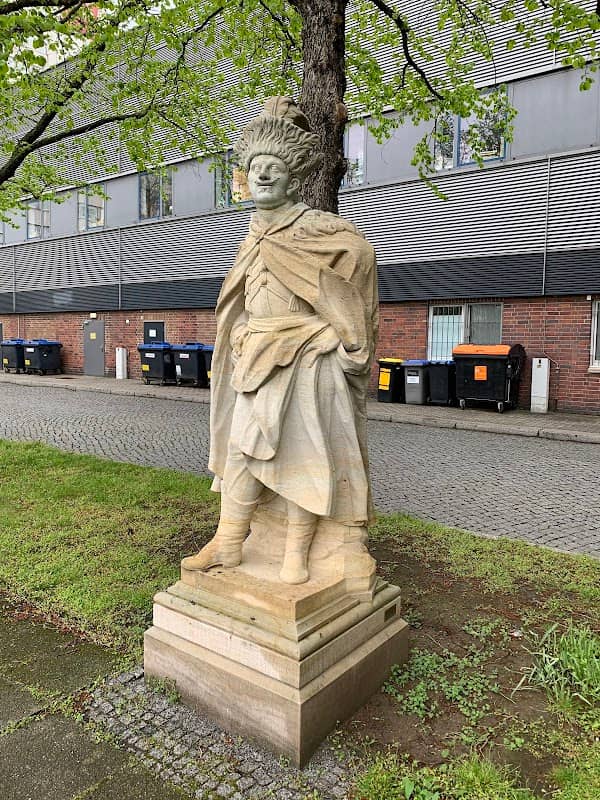 Statue - Image 1