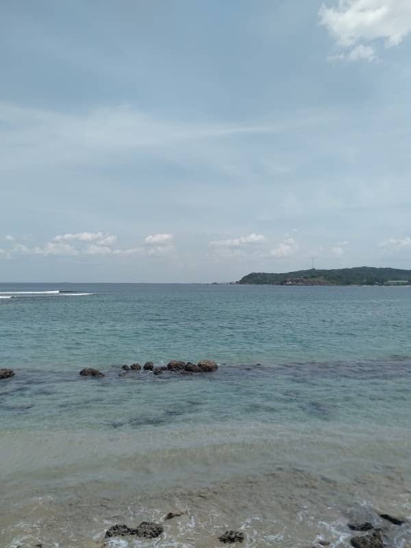 Trincomalee Beach - Image 3