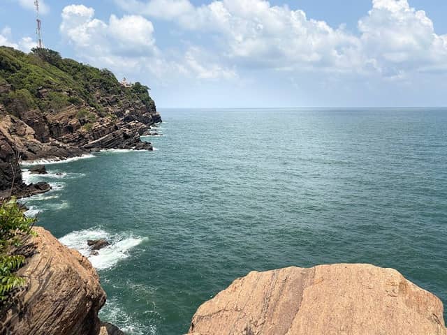 Trincomalee Beach - Image 2