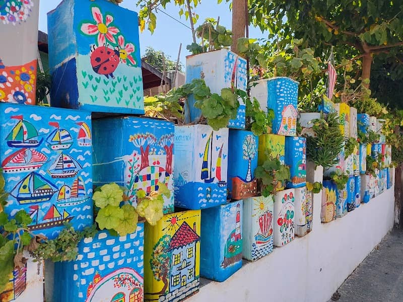 Painted flower pots - Image 1