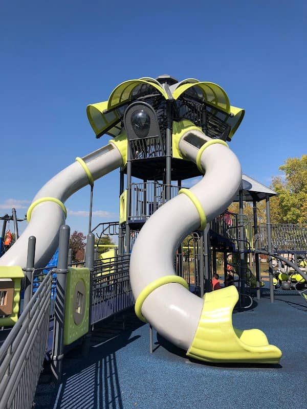 Roy. G. Holland Memorial Park - Image 2