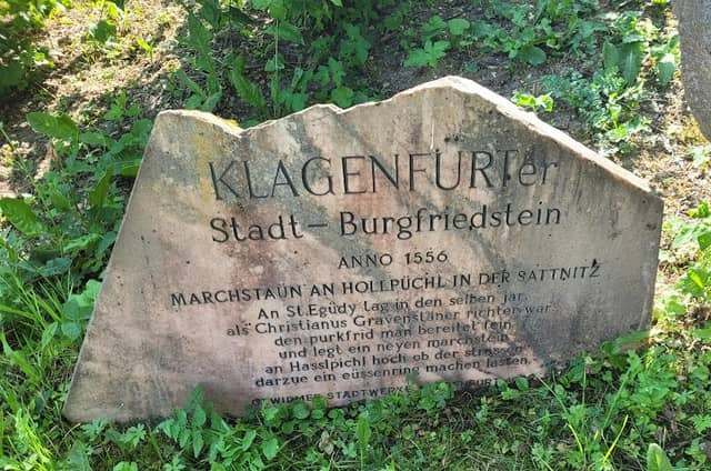 Burgfriedstein - Image 1