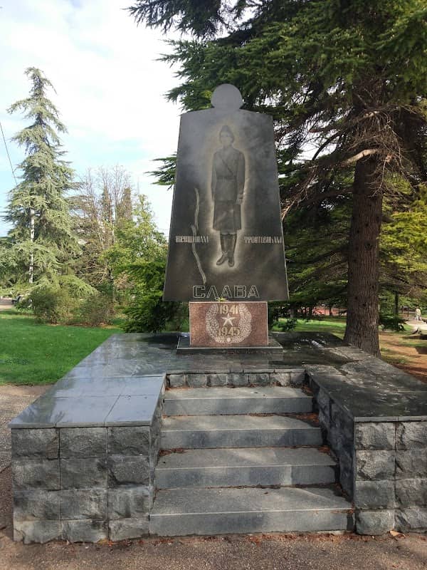 Sevastopol's'kykh Kursantiv garden - Image 1
