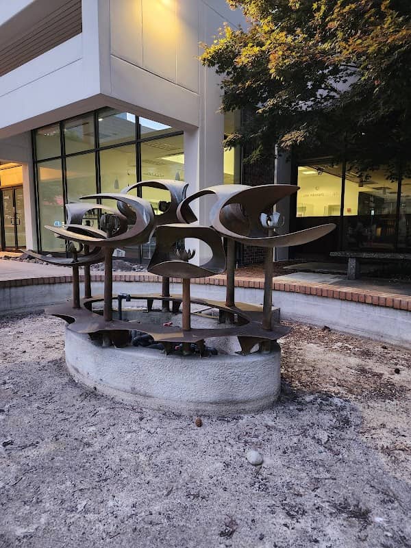 Metal fountain - Image 1