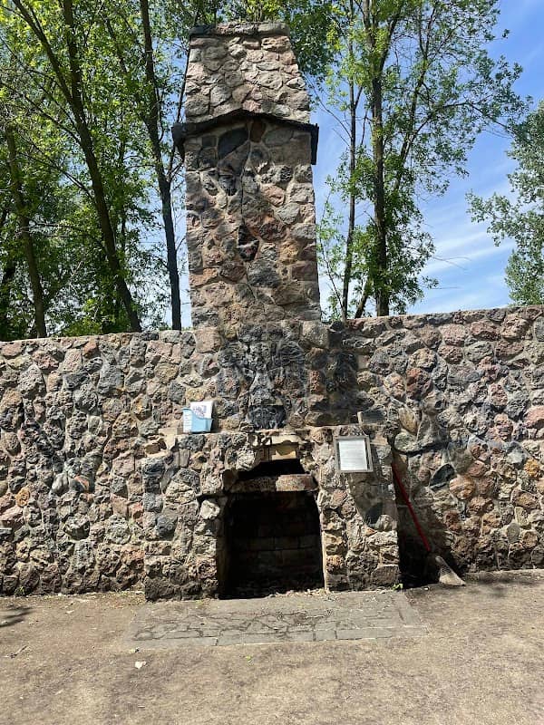 Ruins of old building - Image 1