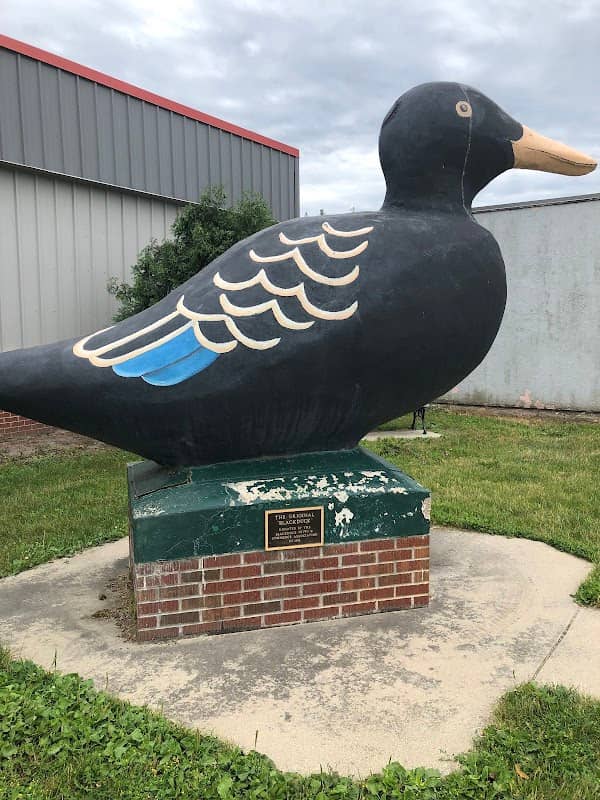 Old Blackduck Statue - Image 1