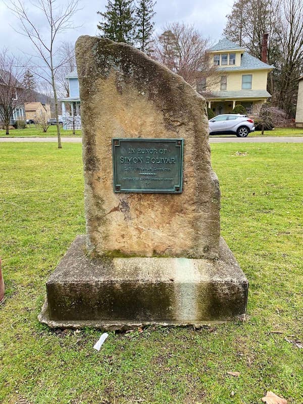 Simon Bolivar Triangle Park - Image 1