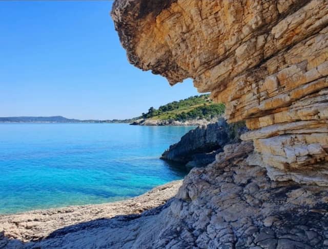 Segounia Rocky Beach - Image 1