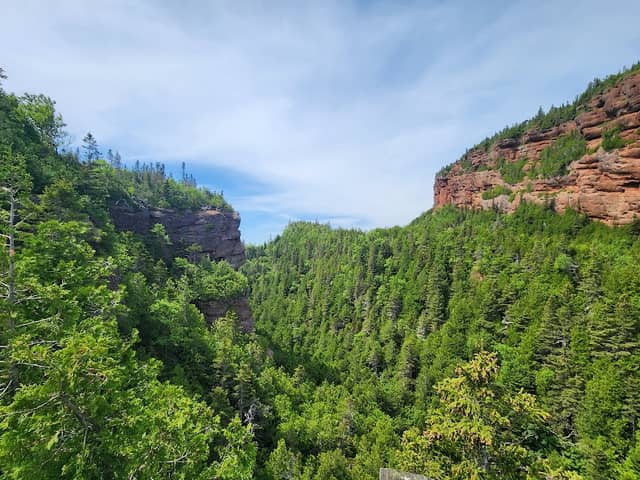 Petit Mont Ste-Anne - Image 1