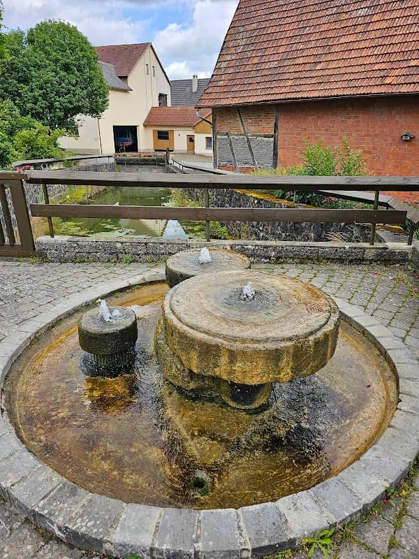 Mühlsteinbrunnen - Image 1