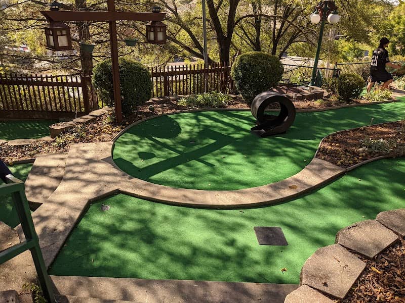 Parkville Mini Golf - Image 1