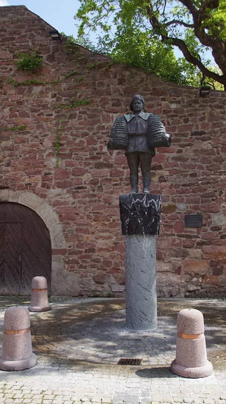 Peter Heil Brunnen - Image 1
