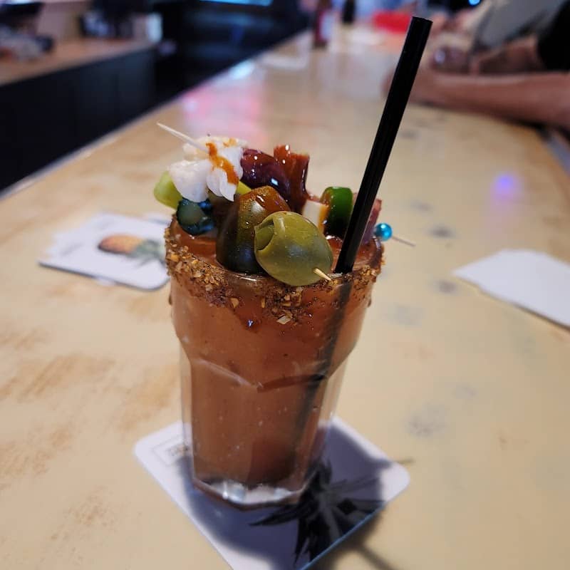 Log cabin bar - Image 2