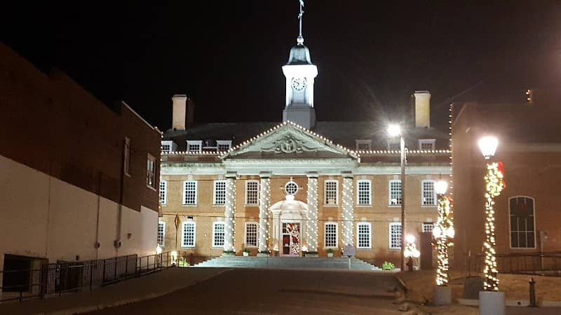 Savannah's Court Square - Image 2