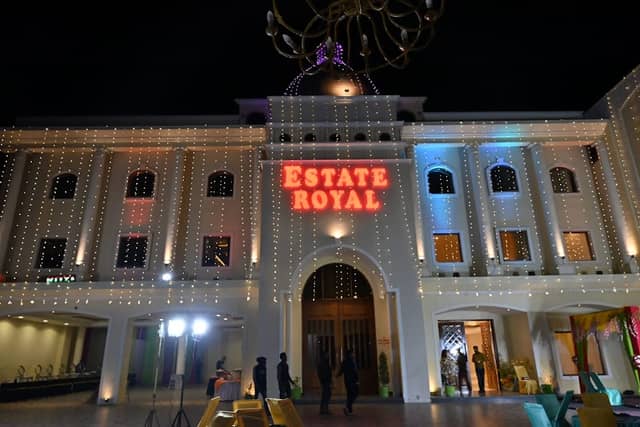 ESTATE ROYAL PALACE GARDHIWALA - Image 1