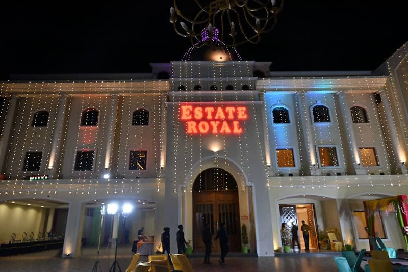 ESTATE ROYAL PALACE GARDHIWALA - Image 1