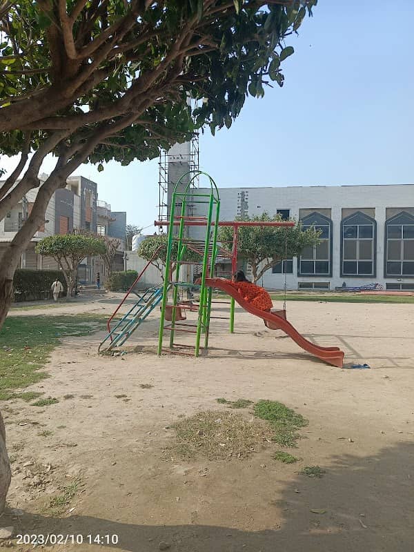 Lyallpur Garden Park - Image 1