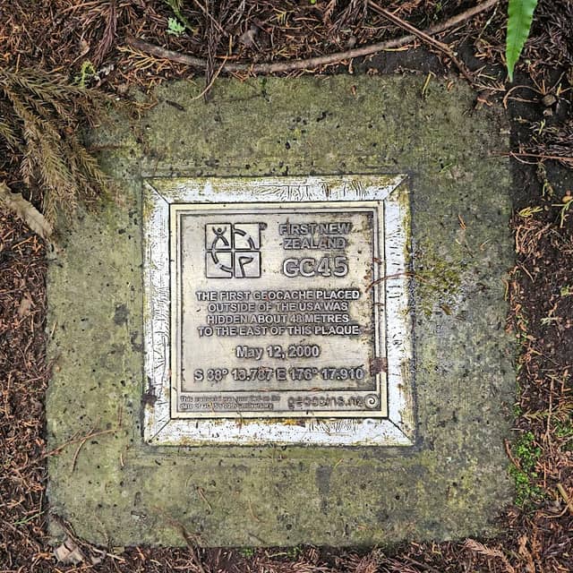 "First New Zealand" GC45 Geocaching Memorial Plaque - Image 1