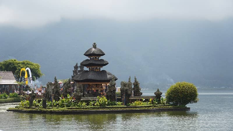 Wahana Air Ulun Danu Beratan - Image 1