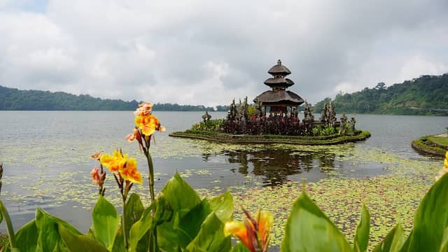 Wahana Air Ulun Danu Beratan - Image 2
