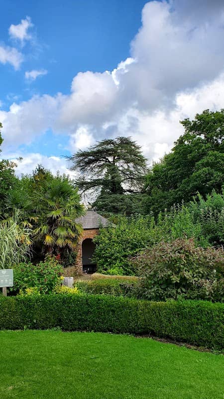Walled garden - Image 2