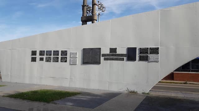 Monumento a los Hombres y Mujeres que hicieron Concordia en el SXXI - Image 2