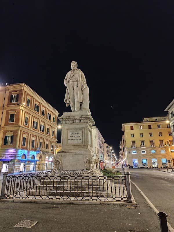 Statua Camillo Benso Conte di Cavour - Image 1