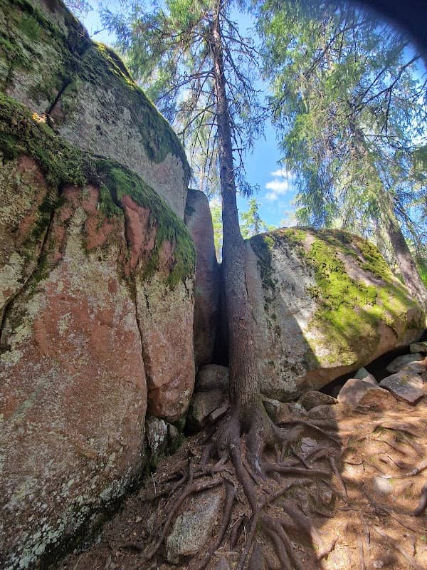 Hiidenpesä Cave - Image 1