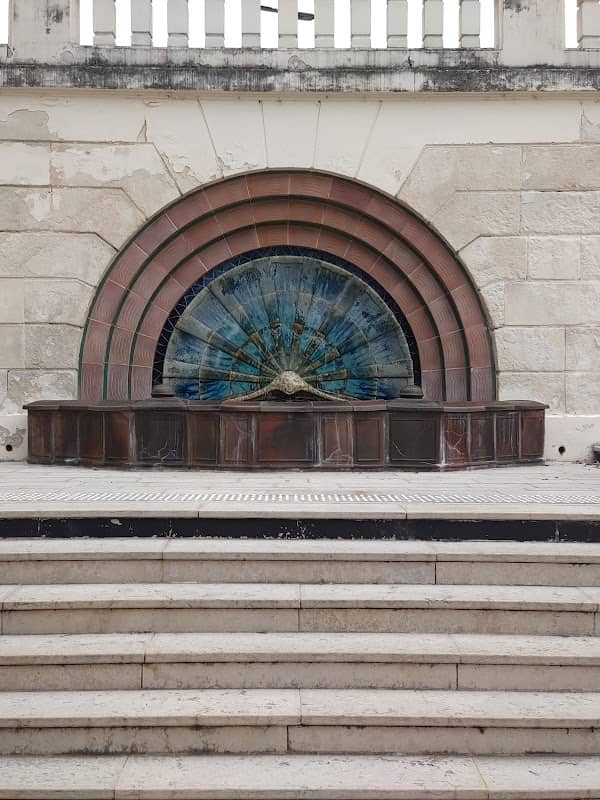 Fontaine ornementale murale - Image 1