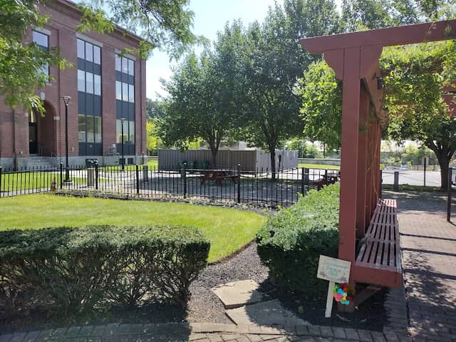 Renaissance Park - Image 3